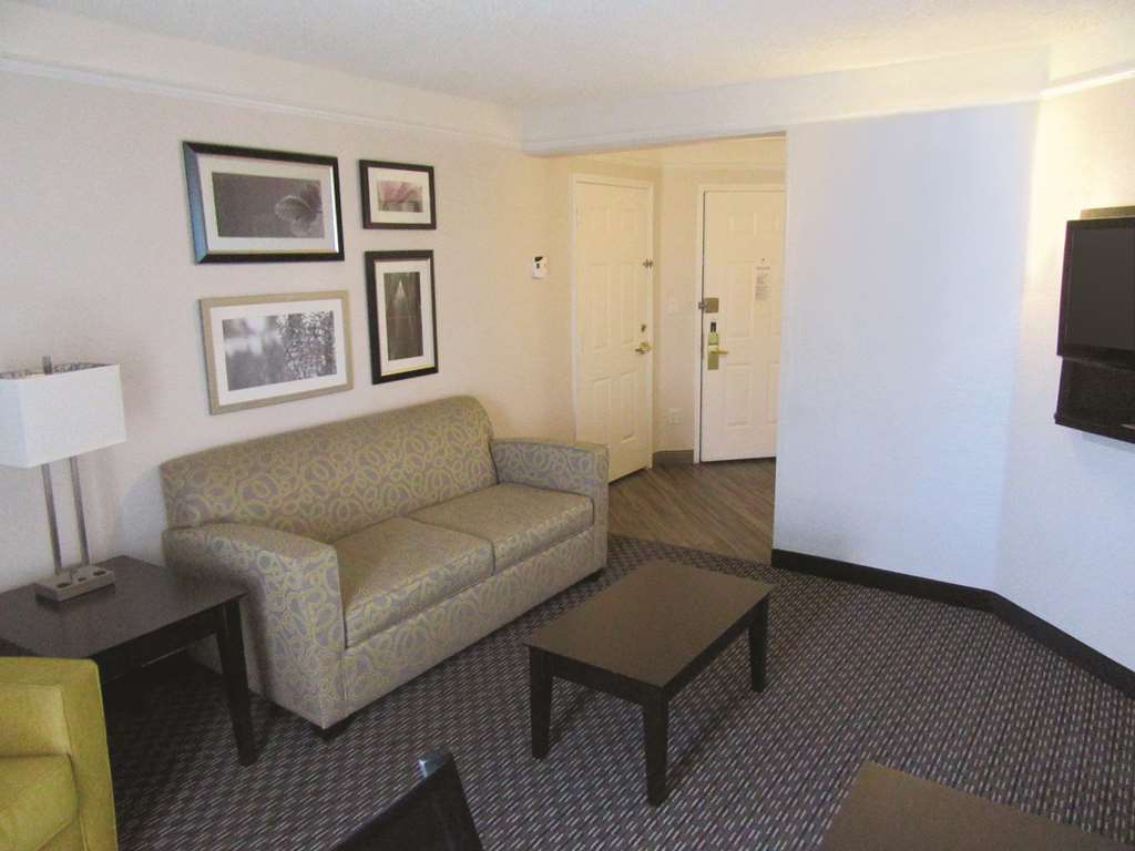 La Quinta By Wyndham Las Vegas Summerlin Tech Hotel Room photo