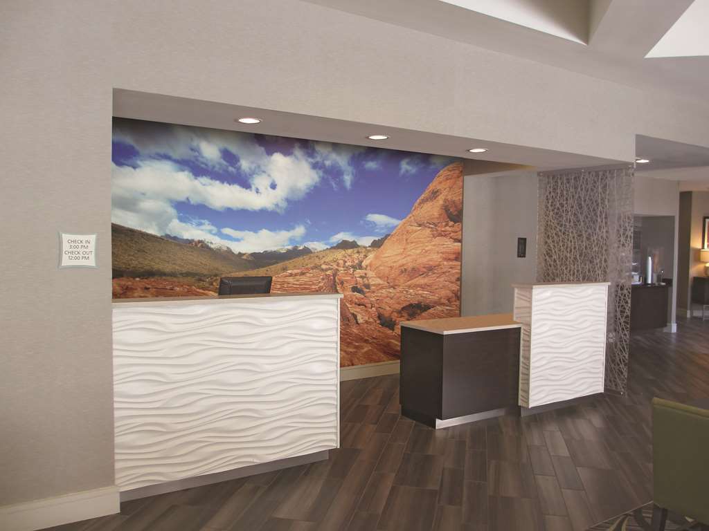 La Quinta By Wyndham Las Vegas Summerlin Tech Hotel Interior photo