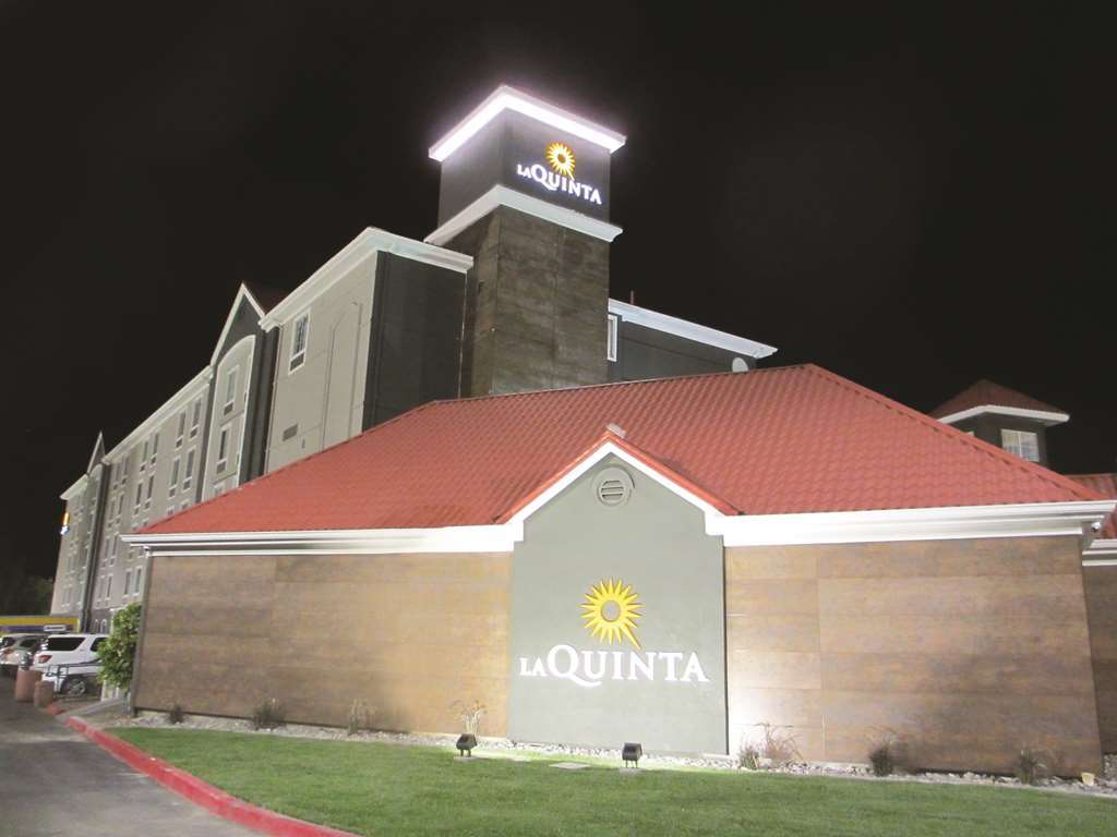 La Quinta By Wyndham Las Vegas Summerlin Tech Exterior photo