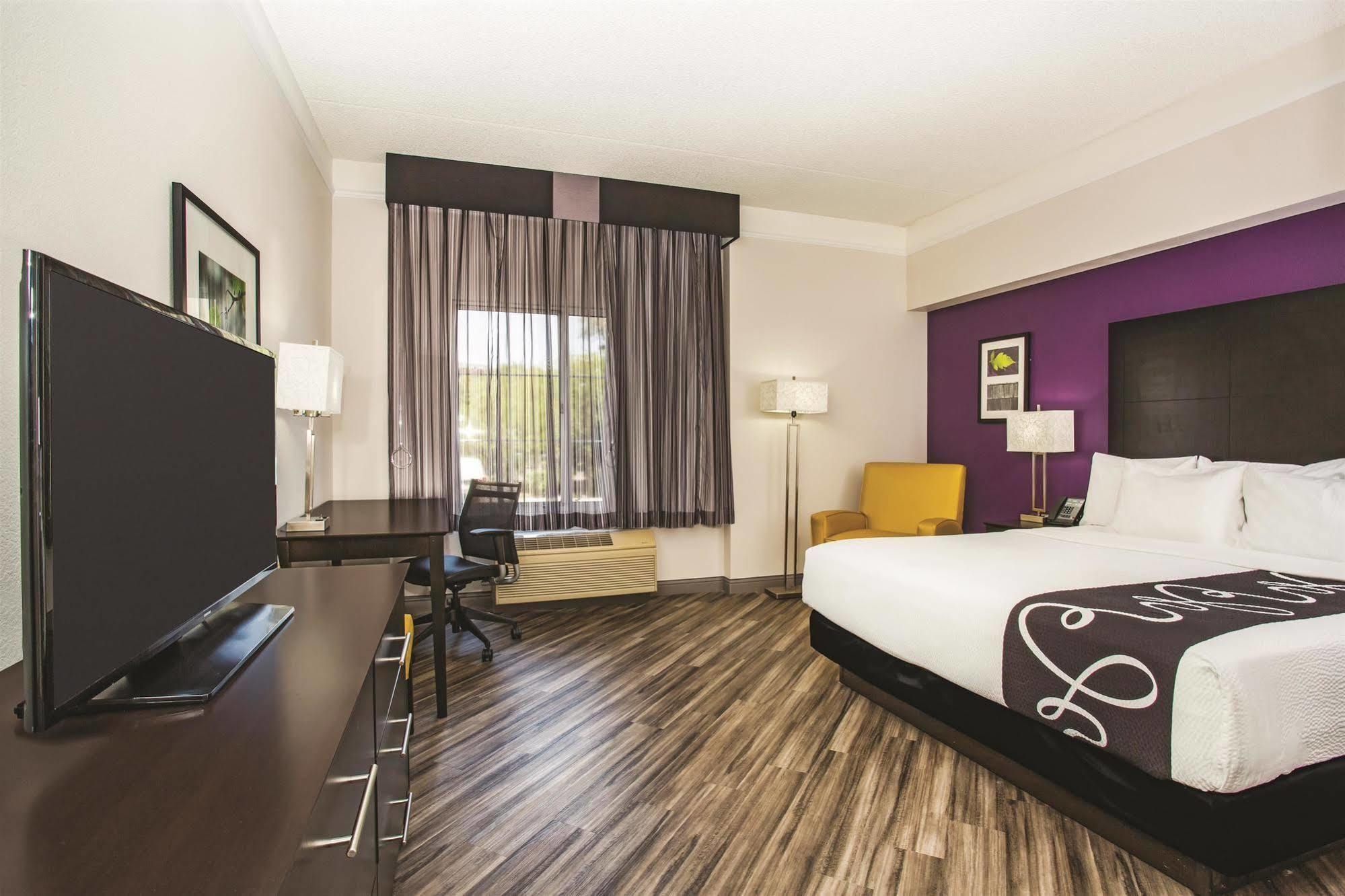 La Quinta By Wyndham Las Vegas Summerlin Tech Exterior photo